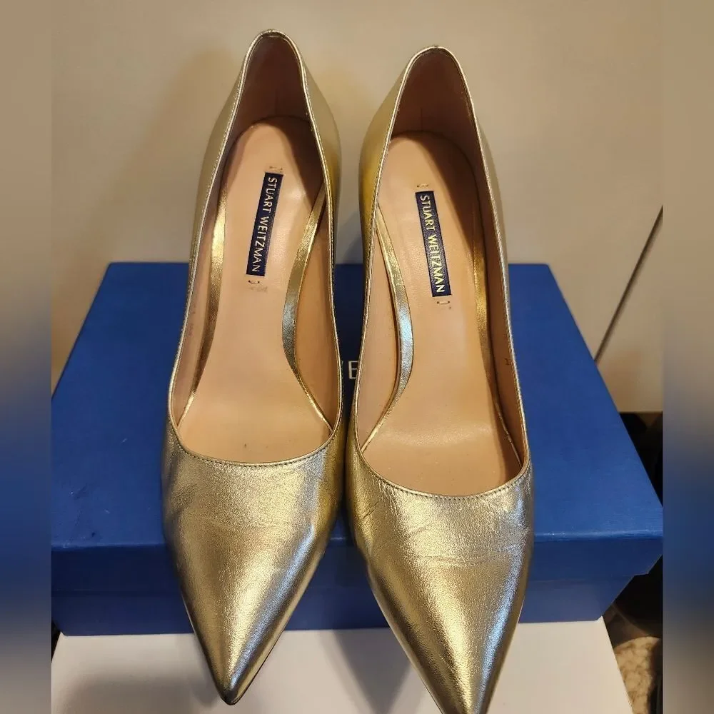 Stuart Weitzman Gold Metallic Leather Classic Stiletto Pumps Size 9 Ret.$425